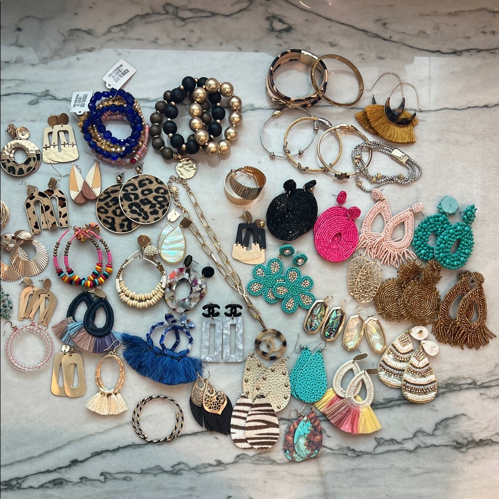 Assorted Women's Jewelry Set
